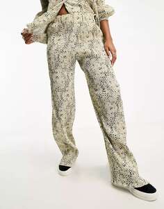 Широкие плиссированные брюки In The Style со змеиным принтом