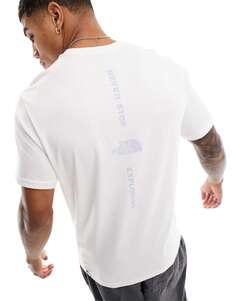 Белая футболка с вертикальным принтом на спине The North Face