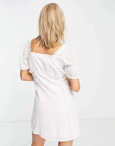 Белое фактурное мини-платье Violet Romance с деталями, связанными крючком