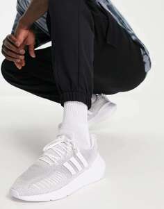 Серые и белые кроссовки adidas Originals Swift Run 22
