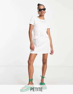 Белое мини-платье-футболка с поясом River Island