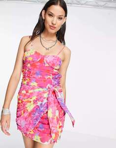 Мини-платье Bershka со сборками и открытой спиной с ярким цветочным принтом