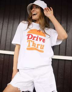 Белая футболка унисекс с надписью «Drive Thru» и изображением гамбургера Batch1
