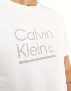 Белая футболка с контрастным логотипом Calvin Klein