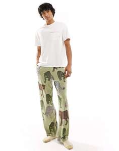 Пижамный комплект из футболки и брюк Chelsea Peers с леопардовым принтом цвета хаки