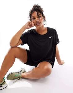 Черная футболка Nike Plus Dri-Fit