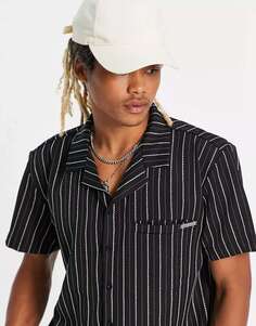 Черная рубашка с короткими рукавами и белой полоской Liquor N Poker