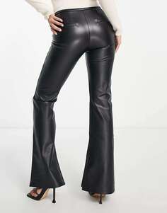 Черные брюки-клеш из искусственной кожи с раздельным краем Bershka Petite