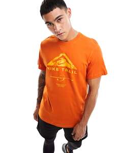 Оранжевая футболка с рисунком Nike Trail Dri-FIT