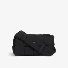 Плетеная сумка-мессенджер Cassette Intrecciato Bottega Veneta, черный