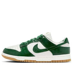 Кроссовки (WMNS) Nike Dunk Low LX &apos;Gorge Green Ostrich&apos;, цвет phantom/gorge green/sail/metallic gold