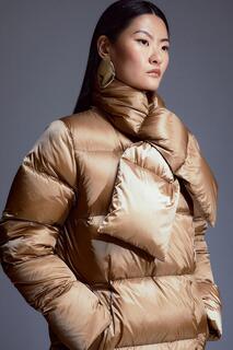 Пуховое пальто миди с шарфом из натурального пуха Karen Millen, нейтральный