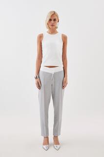 Индивидуальные брюки с асимметричным поясом Karen Millen, серый