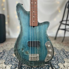 Басс гитара Offbeat Guitars Shelby 30&quot; Short Scale Bass in Deep Water Glow on Pine, Walnut Neck with Bubinga Fretboard, EMG TBHZ Pickup and EXB Control