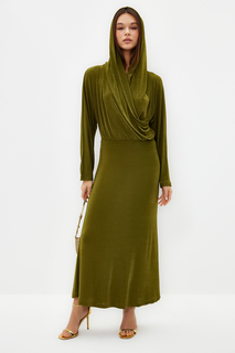 Стильное вязаное платье цвета хаки с двубортным воротником и капюшоном Trendyol Modest