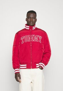 Куртка Tommy Jeans НОВЫЙ УНИВЕРСАЛЬНЫЙ ПУФФ, красный