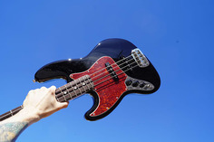 Басс гитара G&amp;L USA JB - Jet Black Left Handed 4-String Electric Bass Guitar w/ Black Tolex Case G&L
