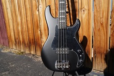 Басс гитара G&amp;L USA Kiloton - Jet Black Satin Frost 4-String Electric Bass Guitar w/ Black Tolex Case G&L