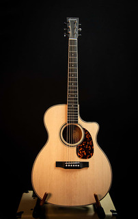 Акустическая гитара Larrivée OMV-40 with Mahogany, Sitka Spruce &amp; L.R. Baggs Stagepro Element Pickup Larrivee