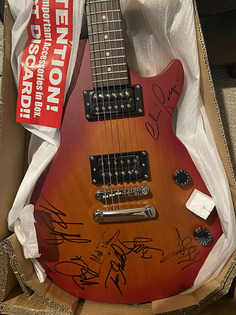Электрогитара Epiphone Les Paul Signed by Foreigner