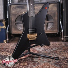 Электрогитара EVH Limited Edition Star, Ebony Fingerboard - Stealth Black with Gold Hardware and Star/Shark Economy Gig Bag