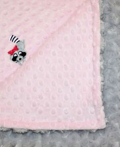 Одеяло Minky для девочки с вышитым енотом Lil&apos; Cub Hub, розовый