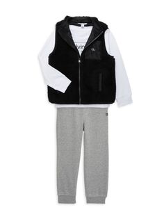 Комплект из трех предметов для маленького мальчика: футболка, джоггер и жилет из искусственного меха Calvin Klein, белый