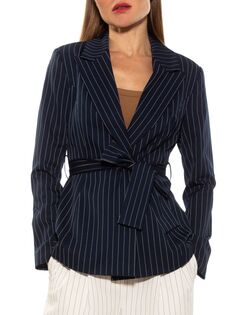 Оля Полосатый пиджак с галстуком Alexia Admor, цвет Navy Stripe