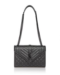 Стеганая кожаная сумка через плечо Envelope среднего размера с тиснением Grain De Poudre Saint Laurent, цвет Black