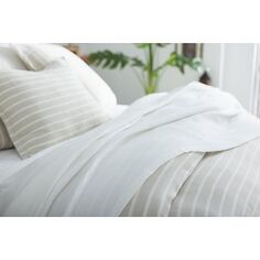 Декоративная подушка Рейн, 20 x 26 дюймов Lili Alessandra, цвет White