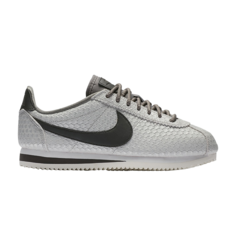 Кроссовки Nike Wmns Classic Cortez SE &apos;Metallic Silver&apos;, белый