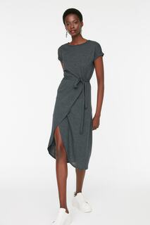 Антрацитовое асимметричное трикотажное платье миди с завязками на талии Trendyol, серый