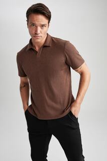 Базовая футболка с короткими рукавами и воротником-поло Modern Fit DeFacto, коричневый