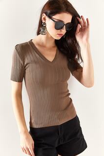 Женская летняя трикотажная блузка с v-образным вырезом землистого цвета Olalook, коричневый