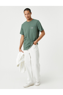 Базовая футболка с надписью и вышитым карманом с круглым вырезом Koton, хаки