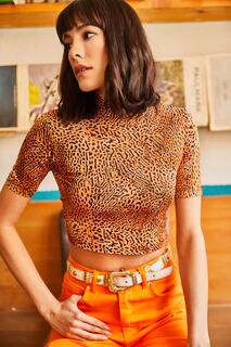 Женская оранжевая укороченная трикотажная блузка из висконовой ткани с леопардовым воротником-стойкой Olalook, оранжевый