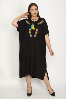 Женское черное платье большого размера с детальной вышивкой и боковым разрезом 65n25961 Şans, черный
