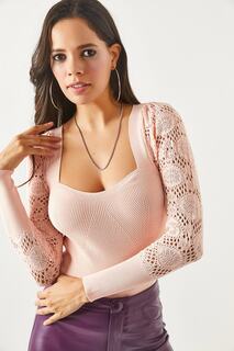 Женская пудровая блузка из ажурного трикотажа с воротником-стойкой и рукавами Olalook, розовый
