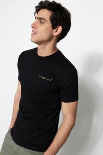 Черная мужская приталенная футболка с круглым вырезом и коротким рукавом с принтом Trendyol, черный