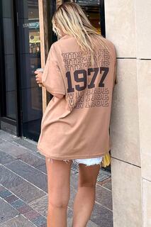 Норковая женская футболка оверсайз с винтажным принтом сзади Swist, коричневый