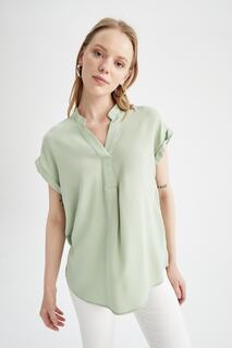 Блузка из вискозы стандартного кроя с высоким воротником и короткими рукавами DeFacto, зеленый
