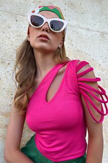 Женская укороченная блузка цвета фуксии на одно плечо с вырезом Trend Alaçatı Stili, розовый