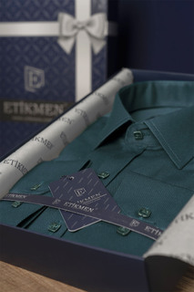 Изумрудно-зеленая мужская рубашка с квадратными пуговицами в подарочной упаковке Etikmen, зеленый