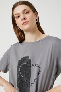 Женская футболка с короткими рукавами и блестящим принтом Relax Fit Koton, серый