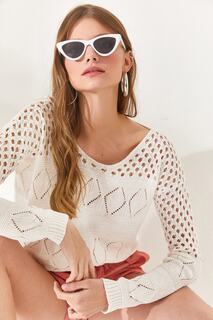 Женская хлопковая трикотажная блузка цвета экрю с ажурным геометрическим узором Olalook
