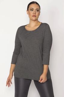 Женская черная блузка большого размера с круглым вырезом в тонкую полоску с рукавами капри 65n29273 Şans, серый