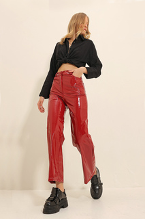 Женские красные лакированные брюки из искусственной кожи с четырьмя карманами и завышенной внутренней стороной ALC-X11321 Trend Alaçatı Stili, красный