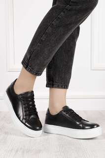 Женские кроссовки из натуральной кожи с круглым носком и мягкой подошвой черного цвета на шнуровке GÖNDERİ(R), черный