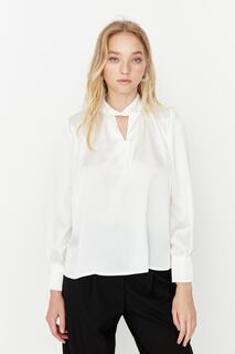 Детальная блузка с тканым воротником цвета экрю Trendyol