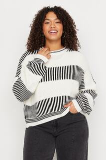 Трикотажный свитер с круглым вырезом в полоску цвета экрю Trendyol